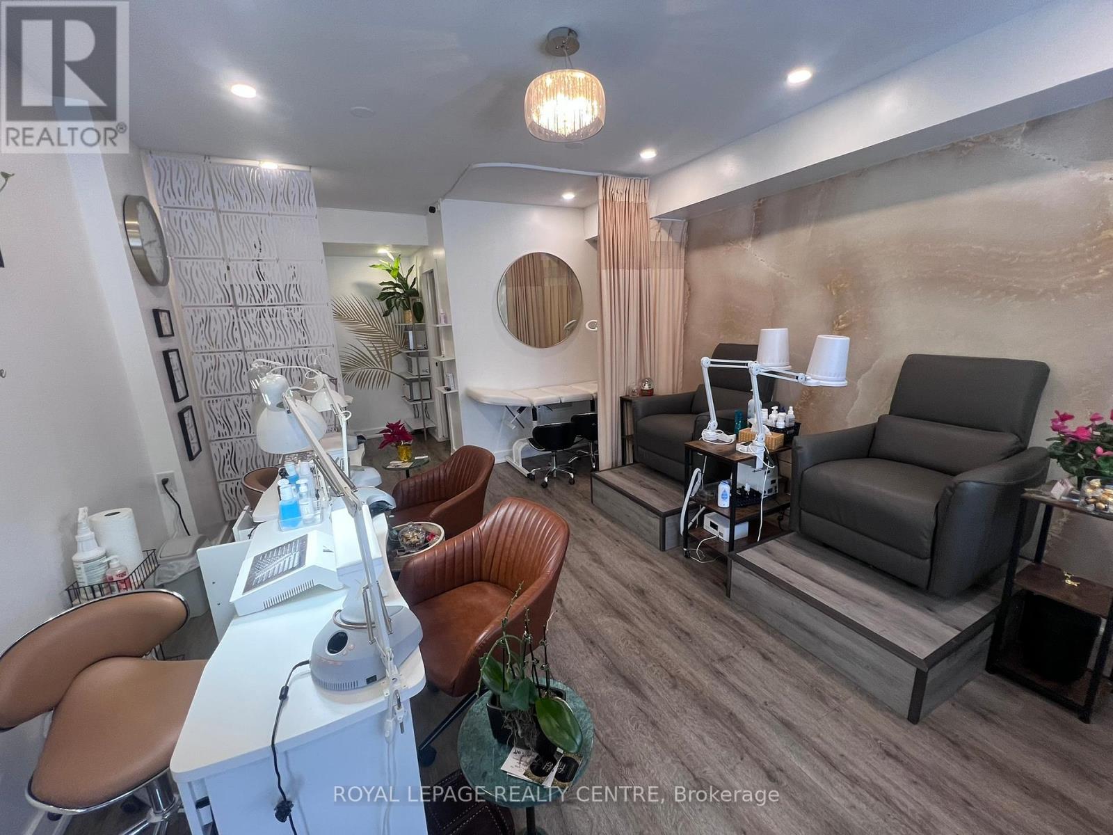 745 Lakeshore Road E, Mississauga, Ontario  L5E 1C6 - Photo 8 - W12724438