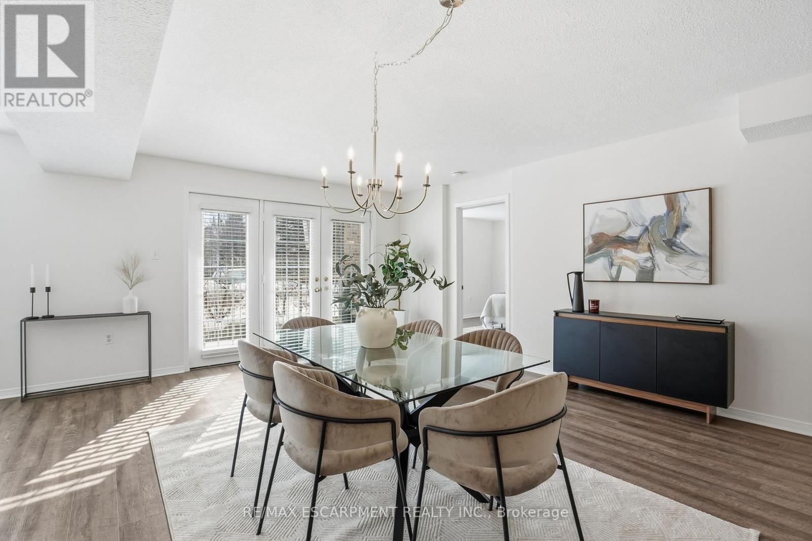 E106 - 216 PLAINS ROAD W, Burlington, Ontario