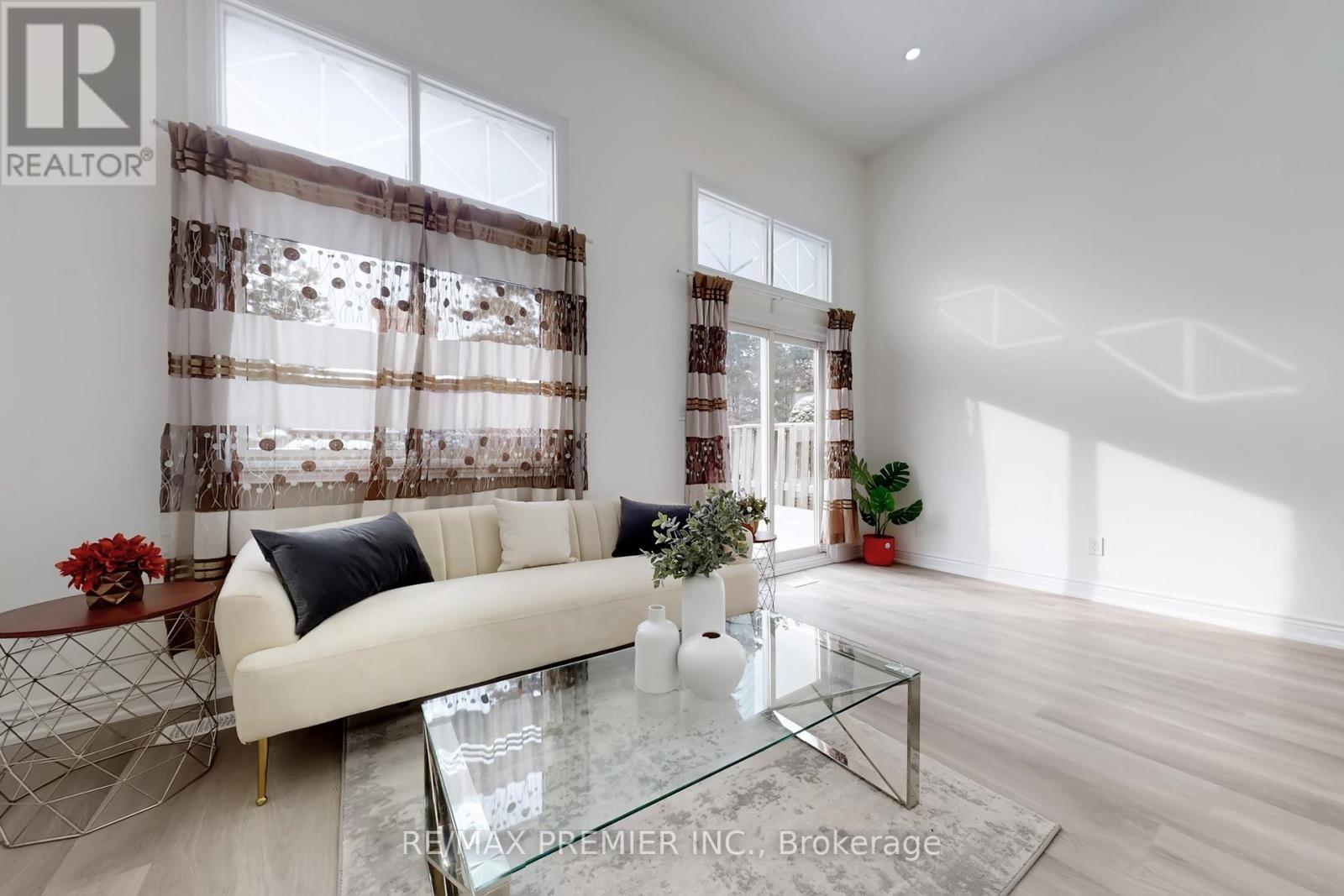 3348 Burdock Place, Mississauga, Ontario  L5A 4B7 - Photo 4 - W12724472