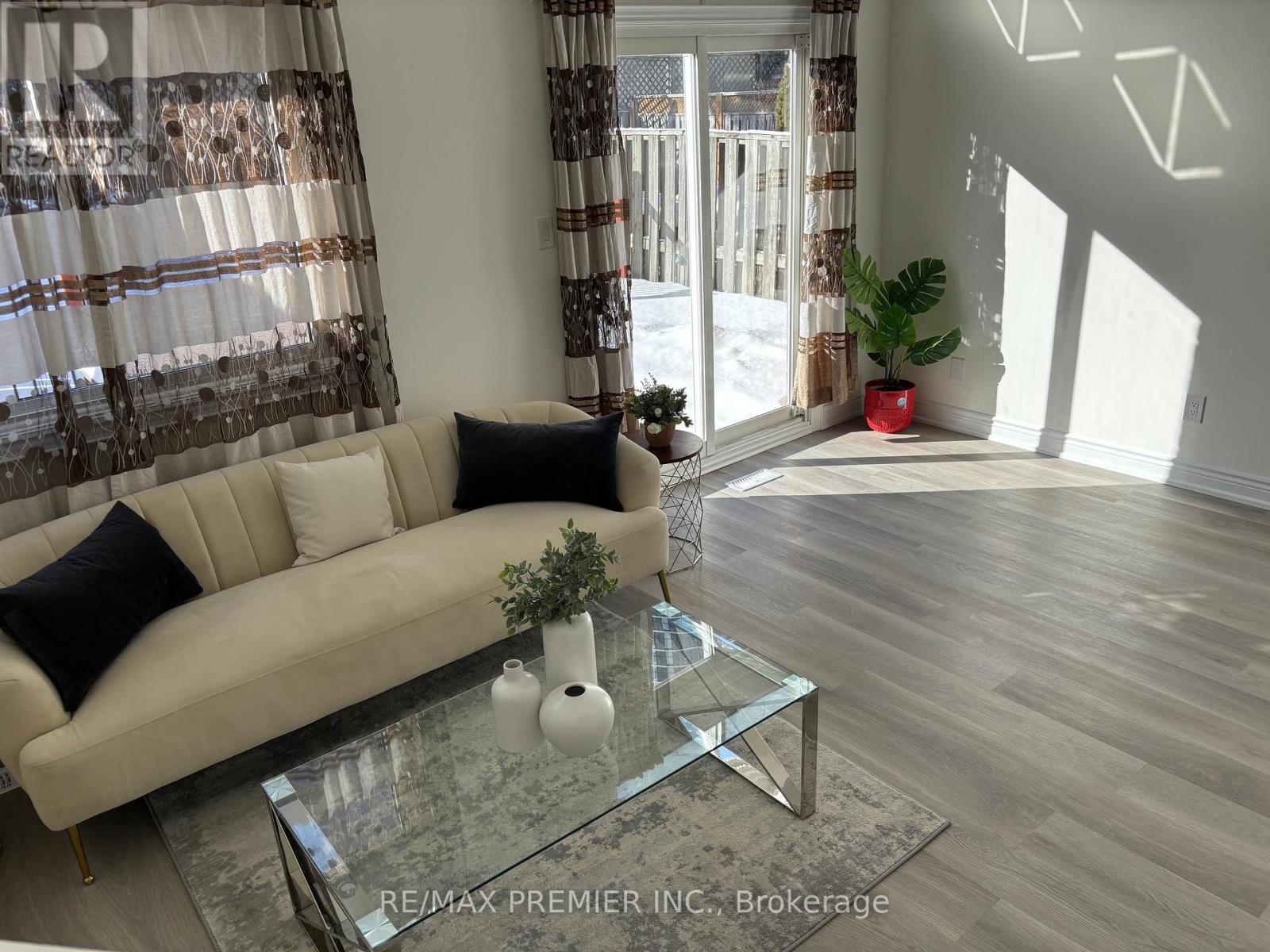 3348 Burdock Place, Mississauga, Ontario  L5A 4B7 - Photo 5 - W12724472