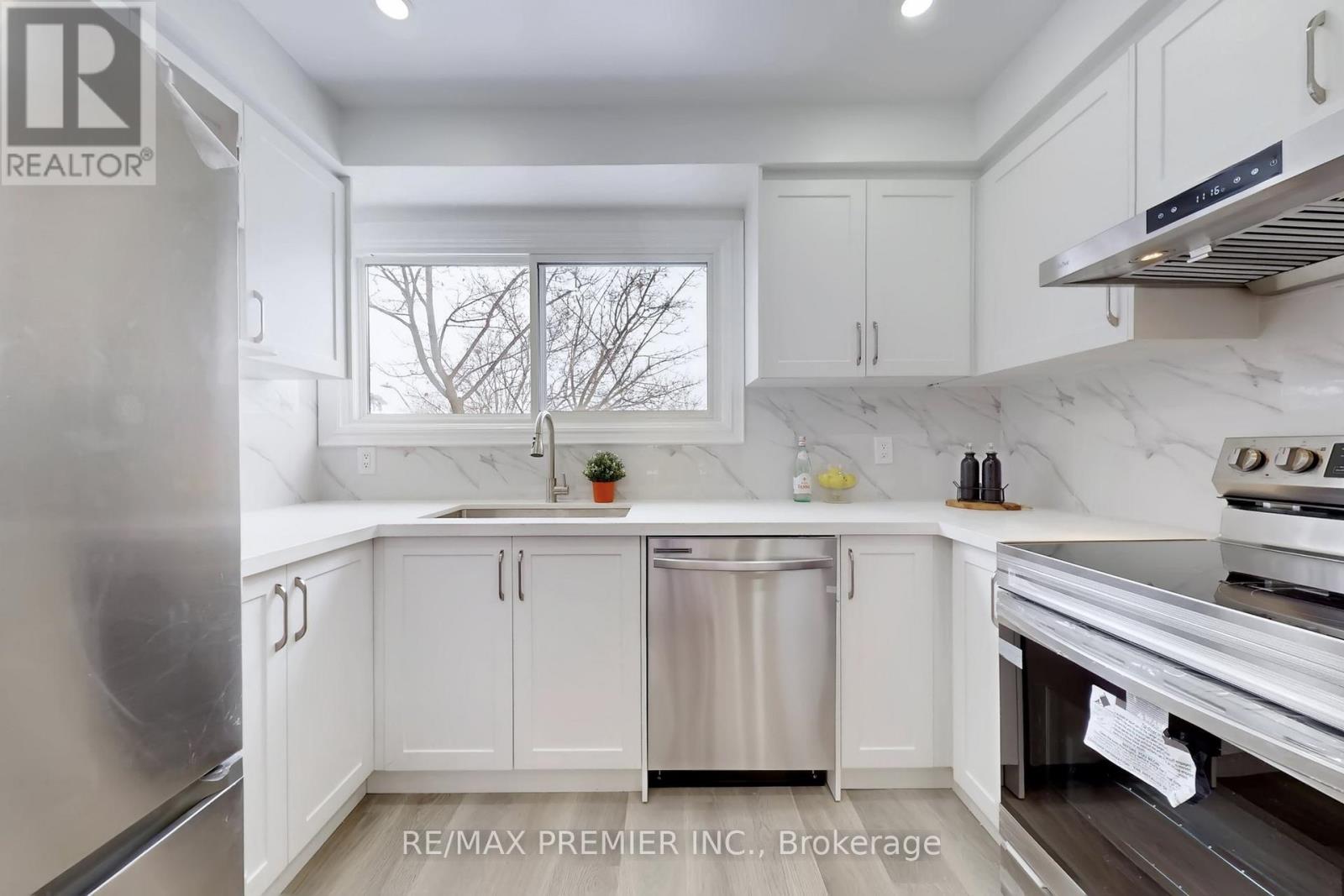 3348 Burdock Place, Mississauga, Ontario  L5A 4B7 - Photo 9 - W12724472