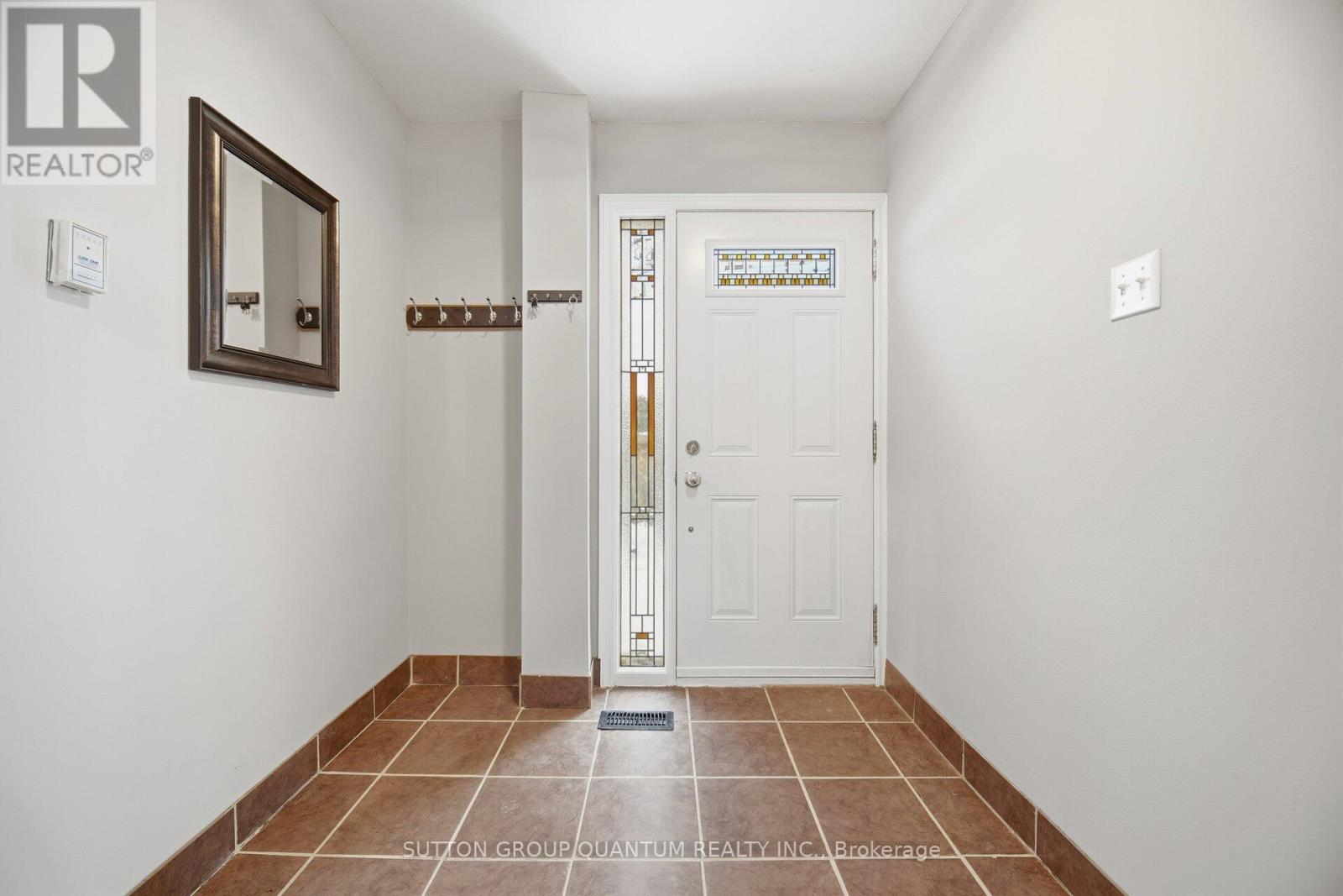 1241 Bray Court, Mississauga, Ontario  L5J 3S4 - Photo 4 - W12724480