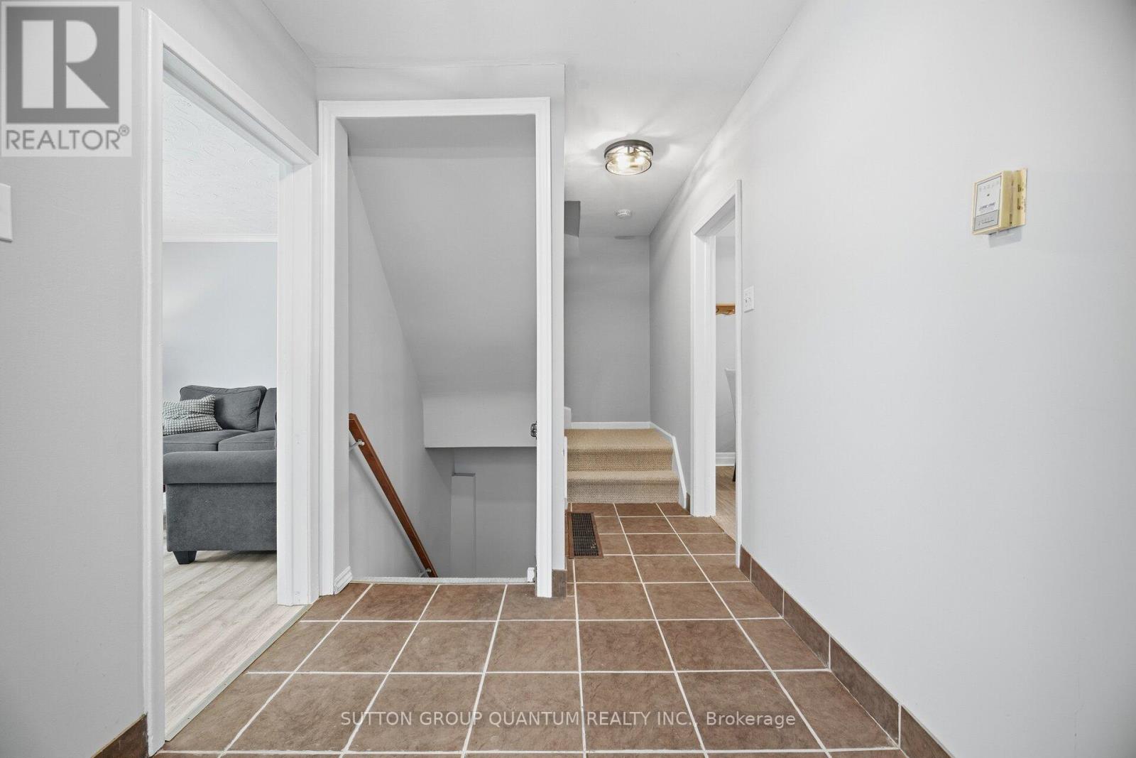 1241 Bray Court, Mississauga, Ontario  L5J 3S4 - Photo 5 - W12724480