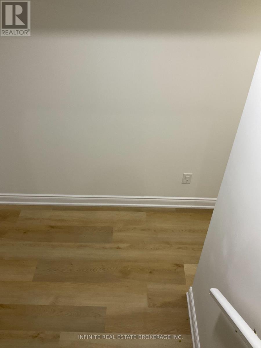 78 Starhill Crescent, Brampton, Ontario  L6R 2W1 - Photo 4 - W12724482