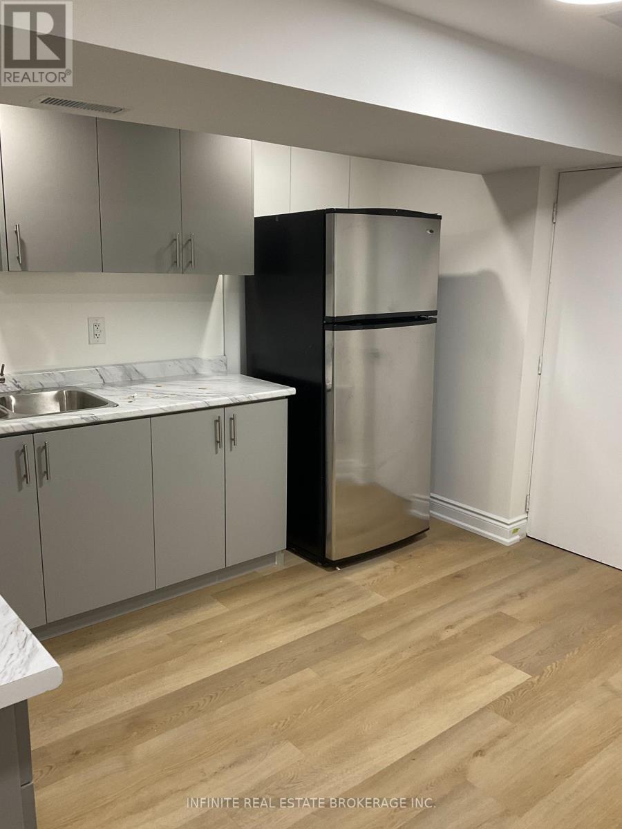 78 Starhill Crescent, Brampton, Ontario  L6R 2W1 - Photo 8 - W12724482