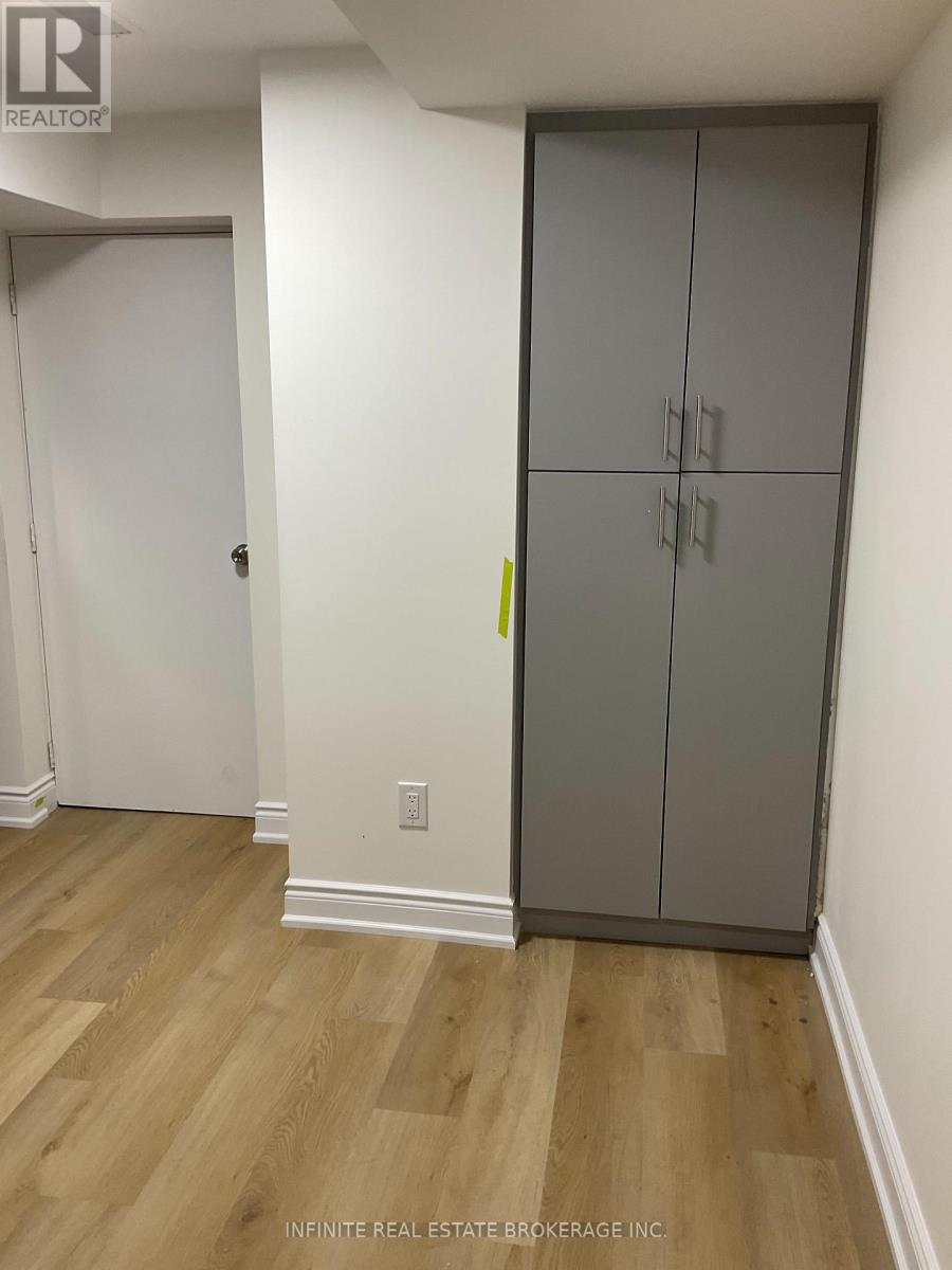 78 Starhill Crescent, Brampton, Ontario  L6R 2W1 - Photo 9 - W12724482