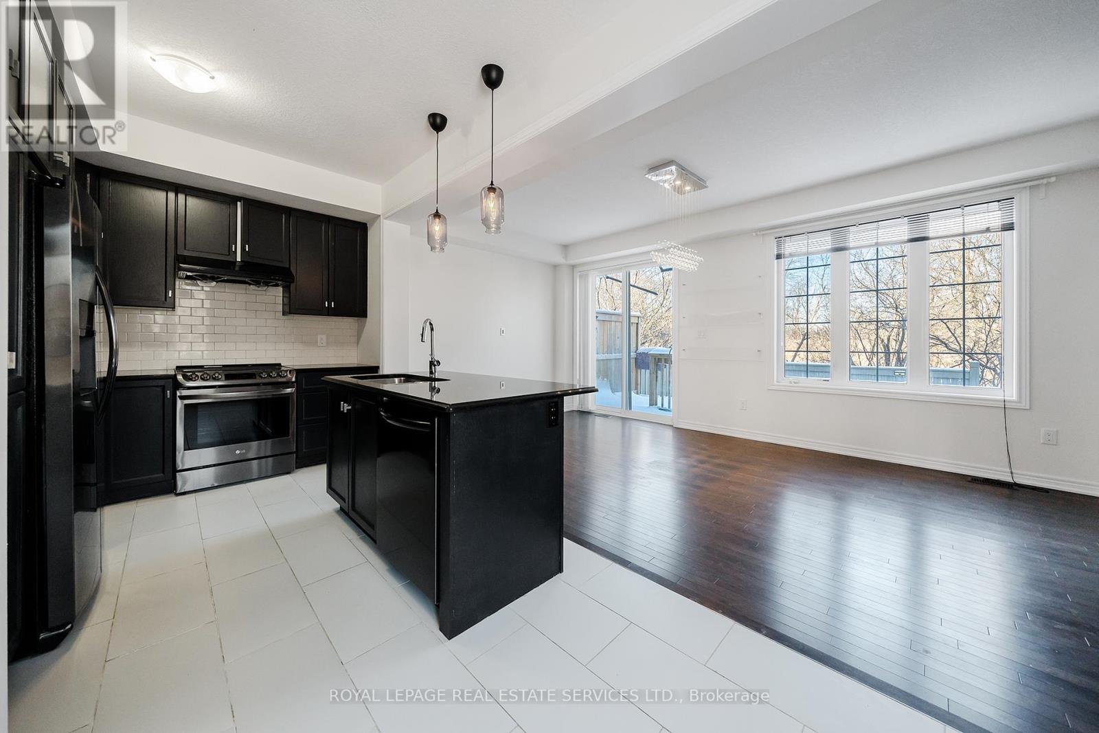 3349 Mockingbird Common, Oakville, Ontario  L6H 0X1 - Photo 5 - W12724490