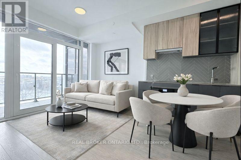 703 - 1037 THE QUEENSWAY, Toronto, Ontario