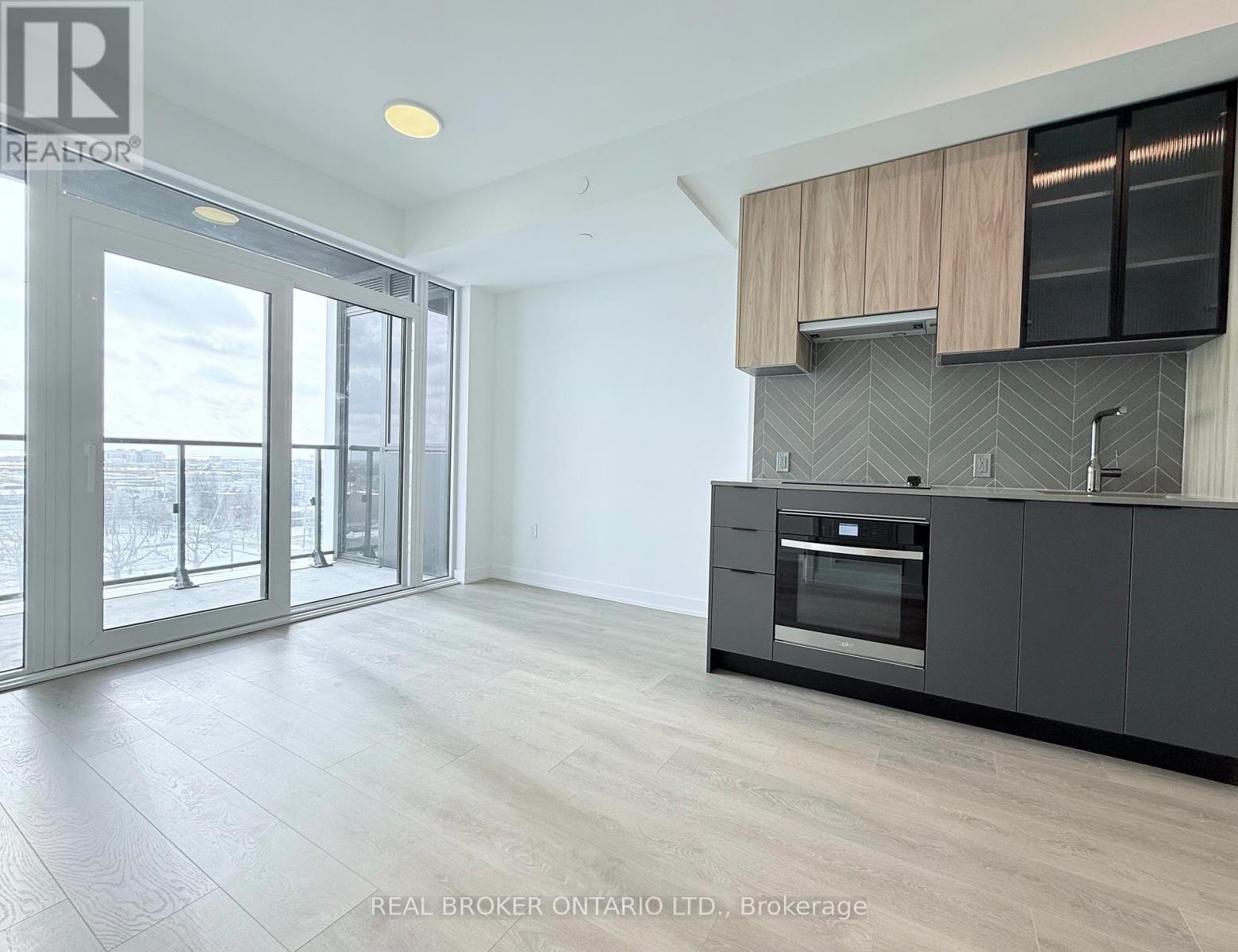 703 - 1037 The Queensway, Toronto, Ontario  M8Z 0H5 - Photo 2 - W12724540