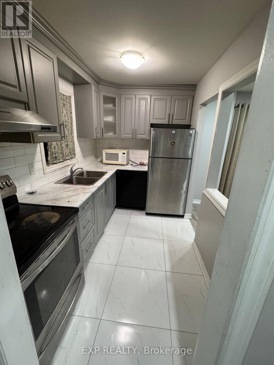 40 Gladstone Square, Brampton, Ontario  L6S 2H5 - Photo 3 - W12724544