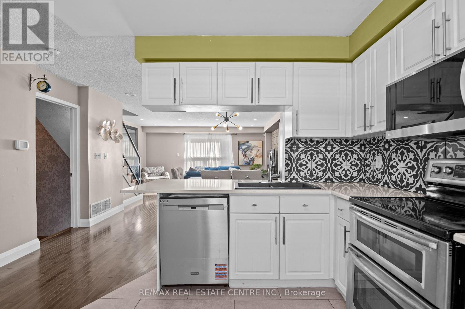 10 - 1570 Reeves Gate, Oakville, Ontario  L6M 3J3 - Photo 11 - W12724568