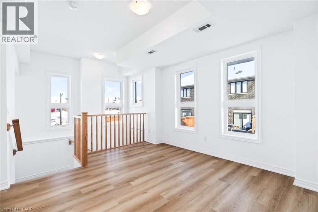 70 Kenesky Drive Unit# 1, Waterdown, Ontario  L8B 2A9 - Photo 4 - 40800566