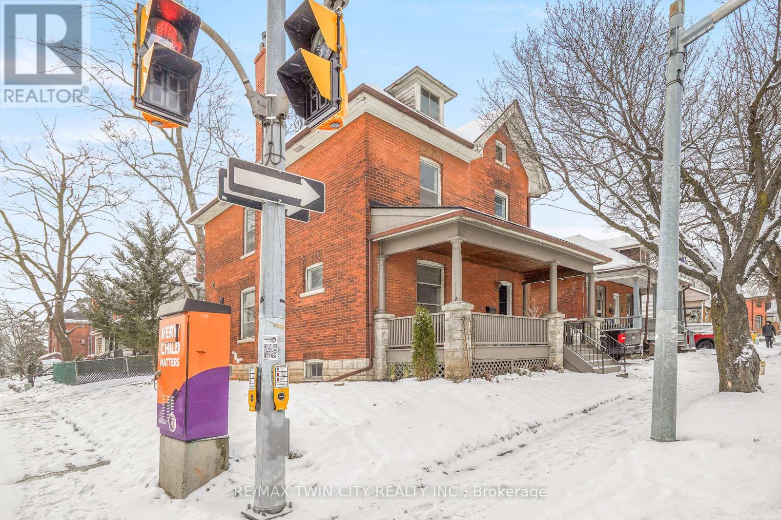 353 Dalhousie Street, Brantford, Ontario  N3S 3V9 - Photo 2 - X12724476