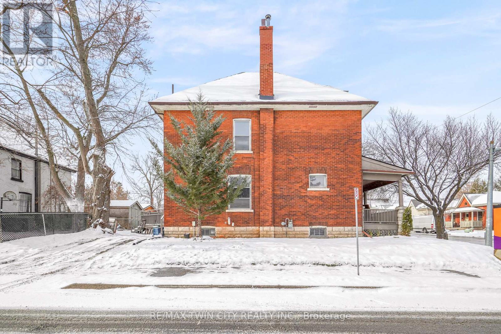 353 Dalhousie Street, Brantford, Ontario  N3S 3V9 - Photo 3 - X12724476