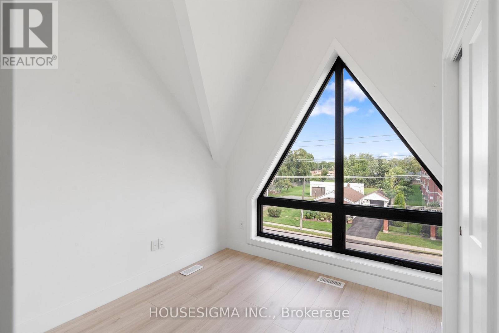 302 - 7277 Wilson Crescent, Niagara Falls, Ontario  L2G 4R8 - Photo 22 - X12724506