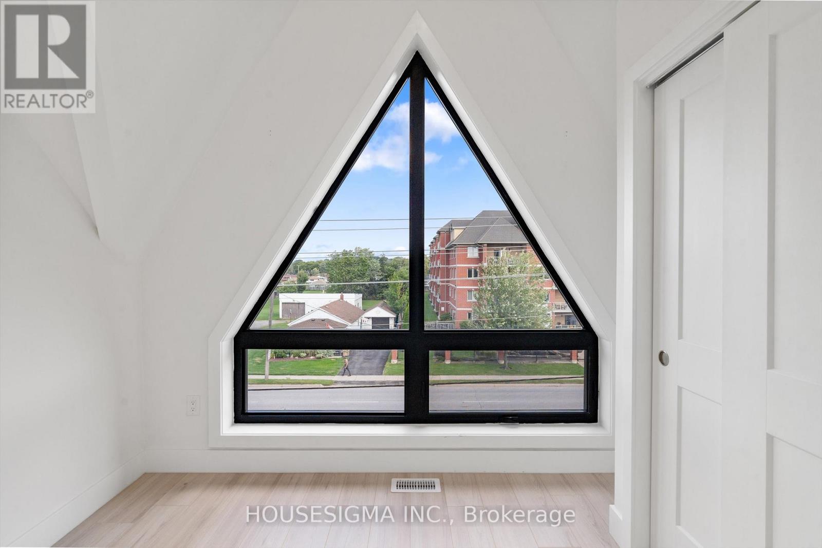 302 - 7277 Wilson Crescent, Niagara Falls, Ontario  L2G 4R8 - Photo 23 - X12724506