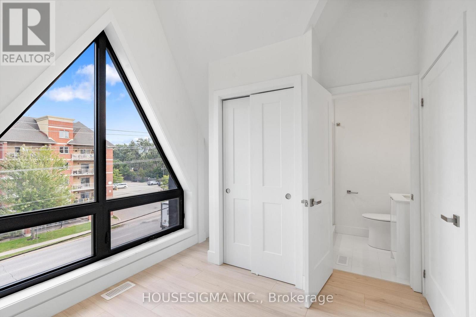 302 - 7277 Wilson Crescent, Niagara Falls, Ontario  L2G 4R8 - Photo 25 - X12724506