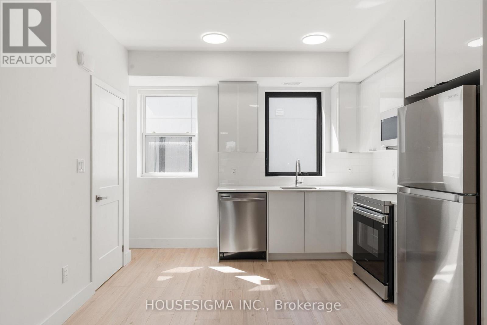 302 - 7277 Wilson Crescent, Niagara Falls, Ontario  L2G 4R8 - Photo 4 - X12724506