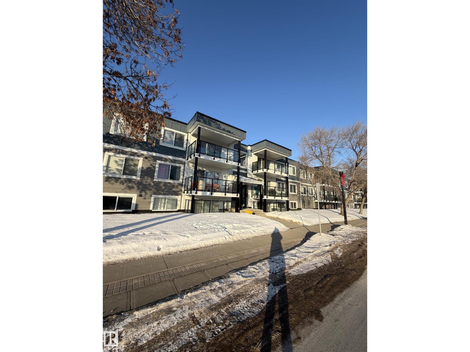 #13 11008 124 St Nw, Edmonton, Alberta T5M 0J4 - Photo 1 - E4470609