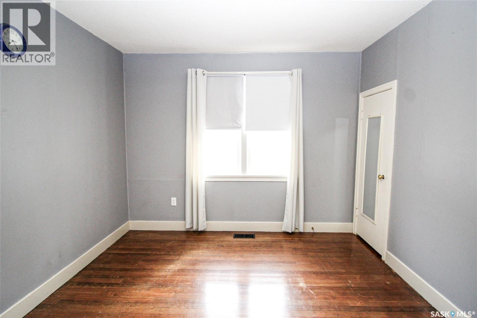 688 1st Street W, Shaunavon, Saskatchewan  S0N 2M0 - Photo 11 - SK027315