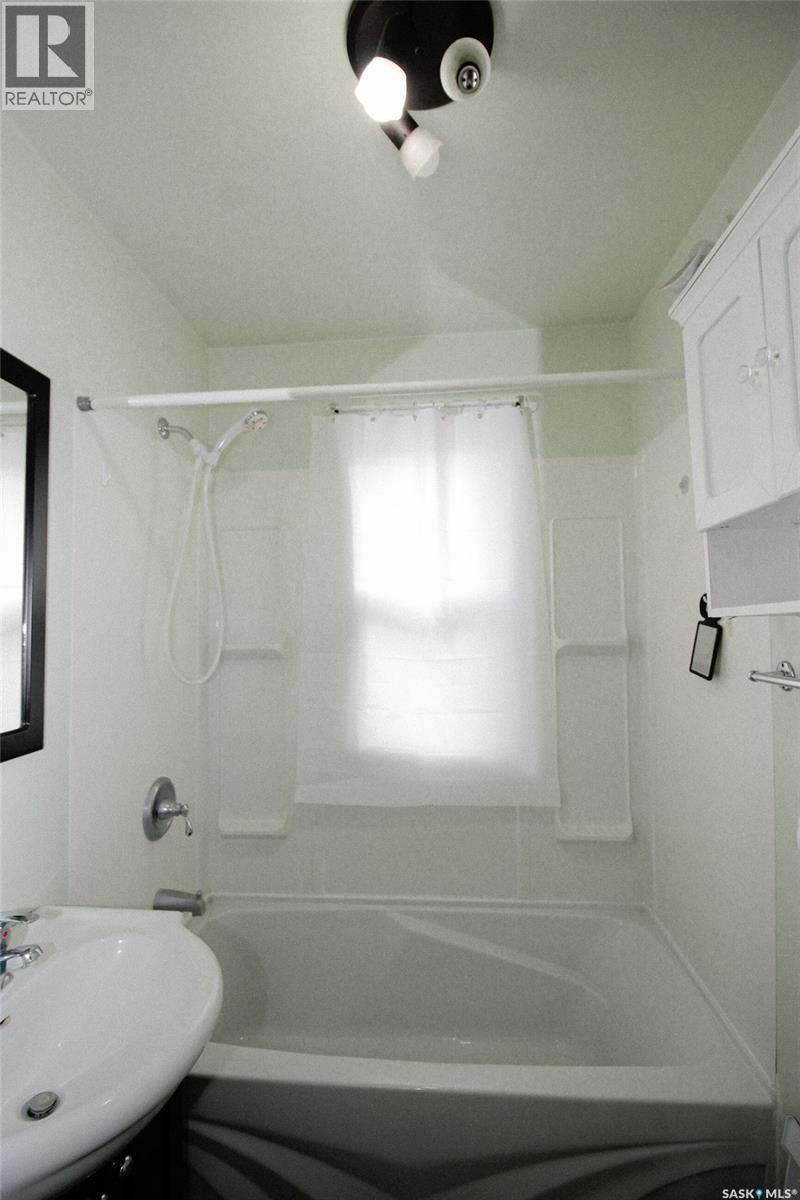 688 1st Street W, Shaunavon, Saskatchewan  S0N 2M0 - Photo 14 - SK027315