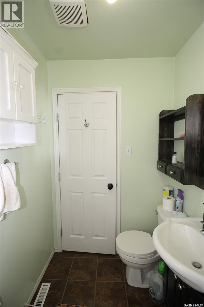 688 1st Street W, Shaunavon, Saskatchewan  S0N 2M0 - Photo 15 - SK027315