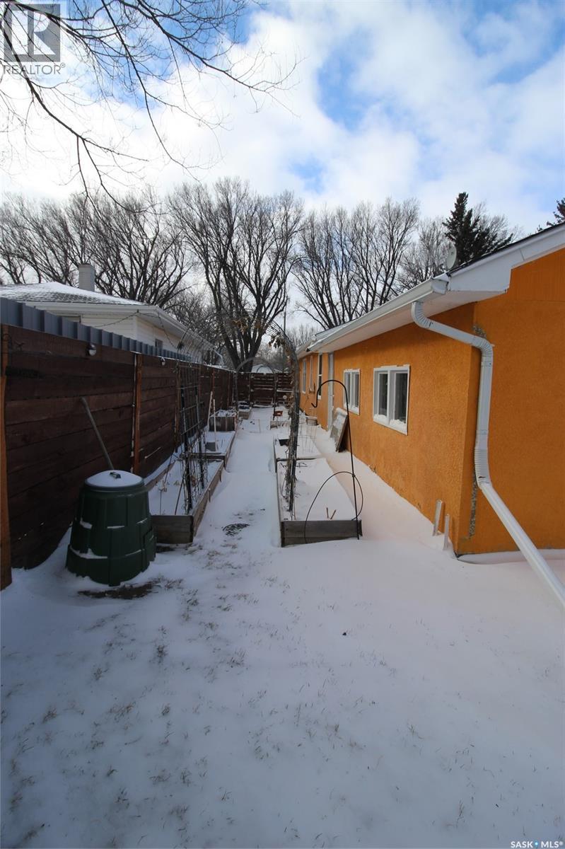 688 1st Street W, Shaunavon, Saskatchewan  S0N 2M0 - Photo 30 - SK027315