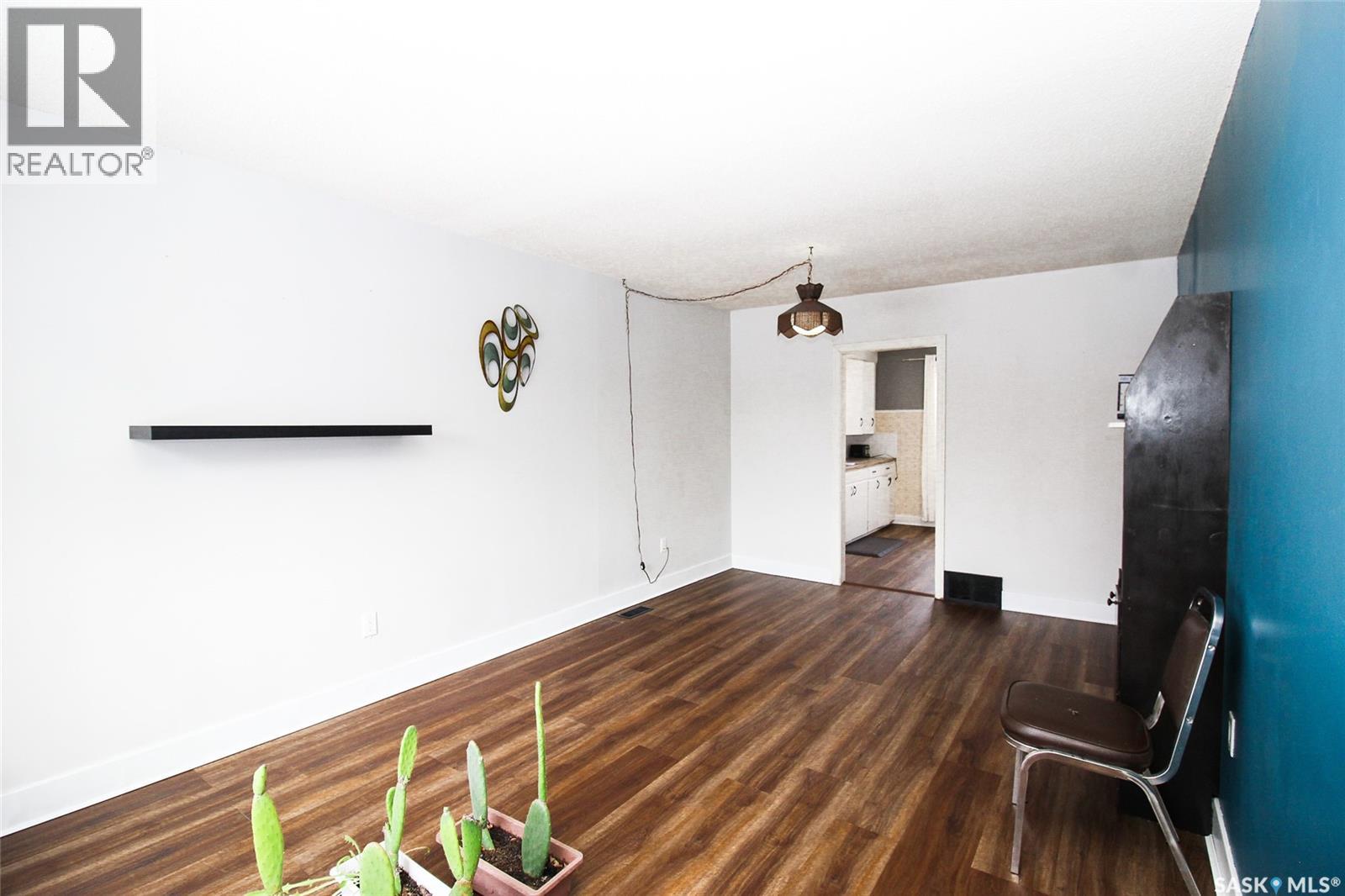 688 1st Street W, Shaunavon, Saskatchewan  S0N 2M0 - Photo 4 - SK027315