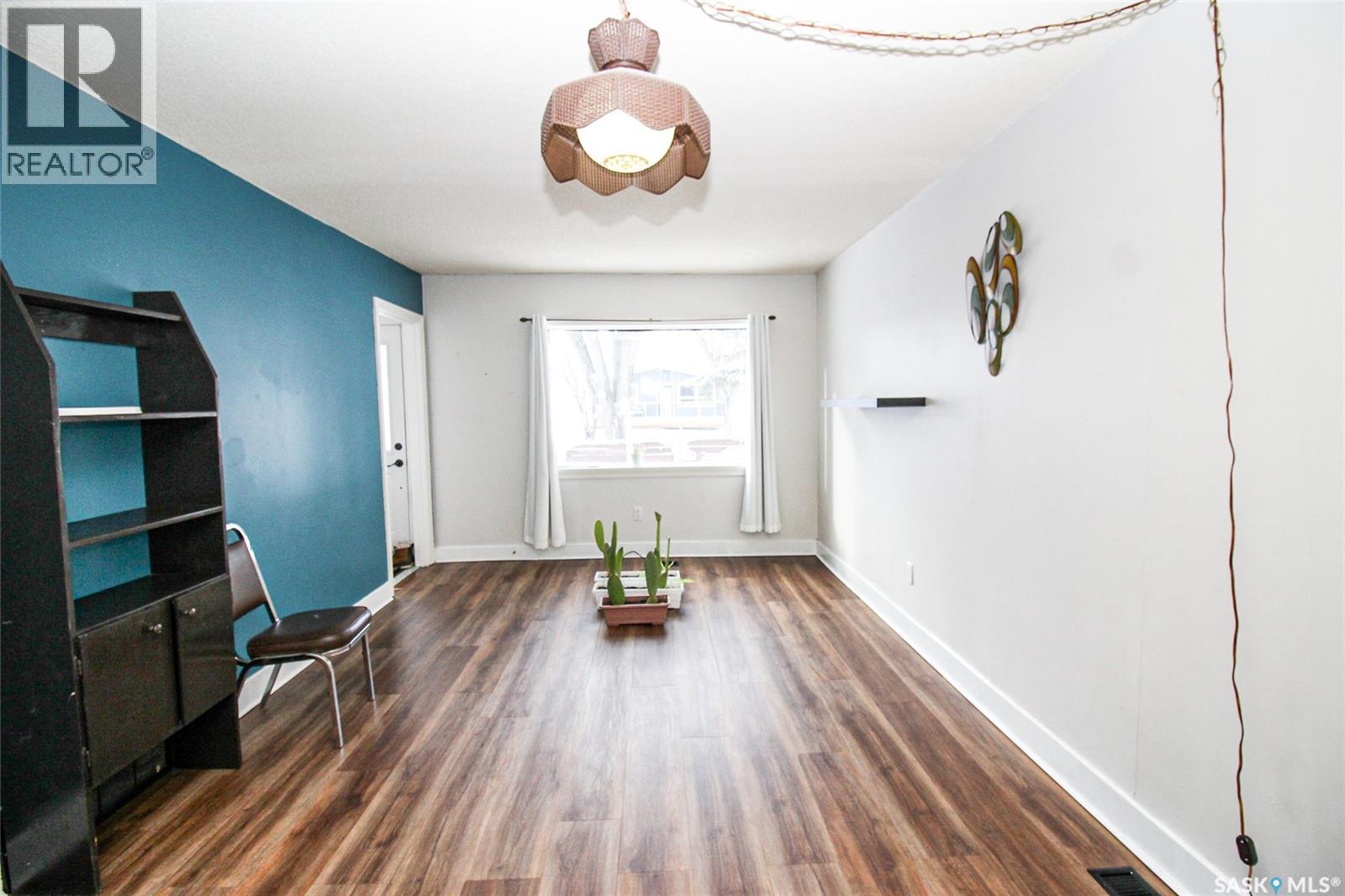 688 1st Street W, Shaunavon, Saskatchewan  S0N 2M0 - Photo 5 - SK027315