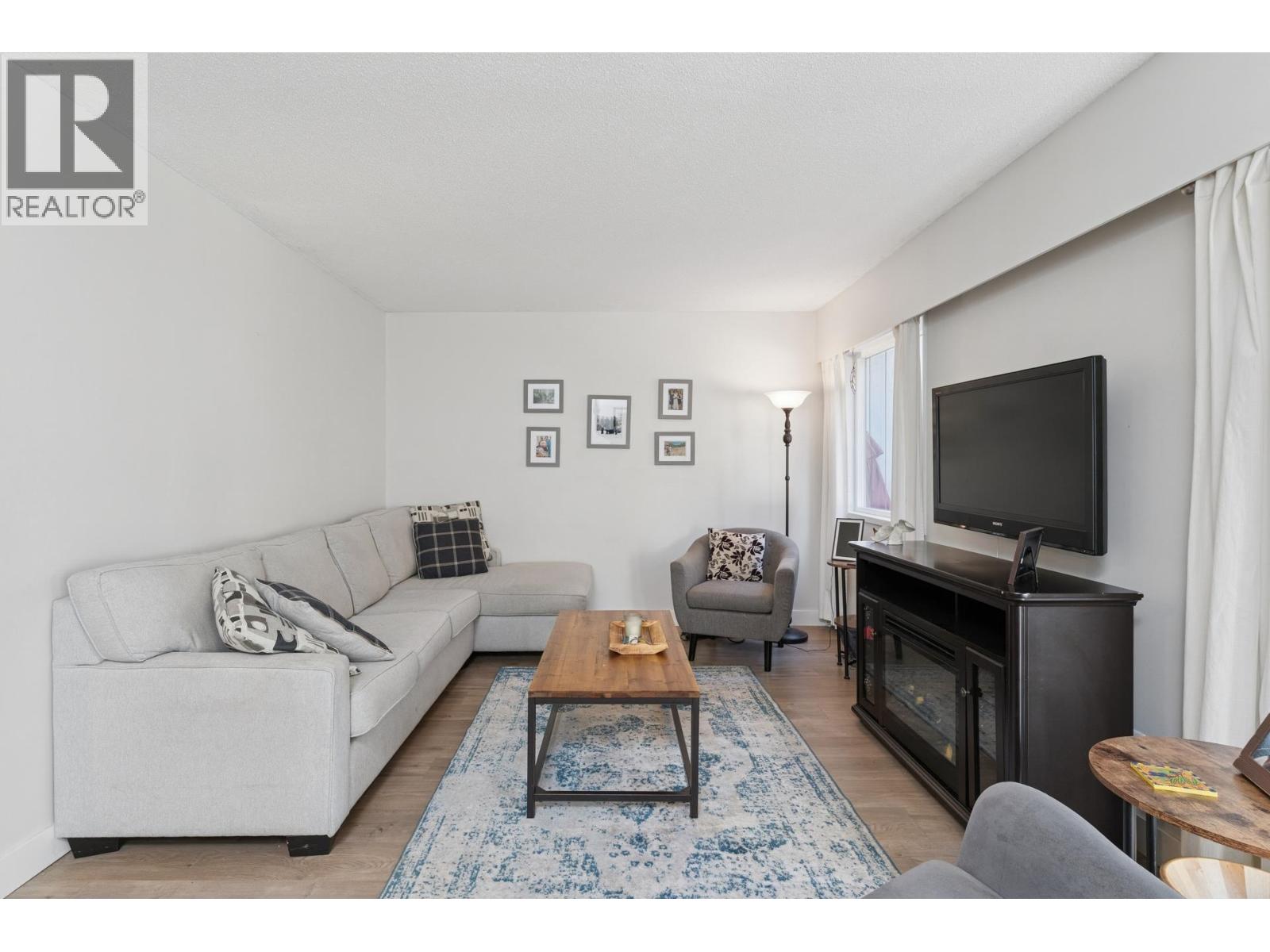 2060 Deep Cove Crescent, North Vancouver, British Columbia  V7G 1T2 - Photo 3 - R3082432