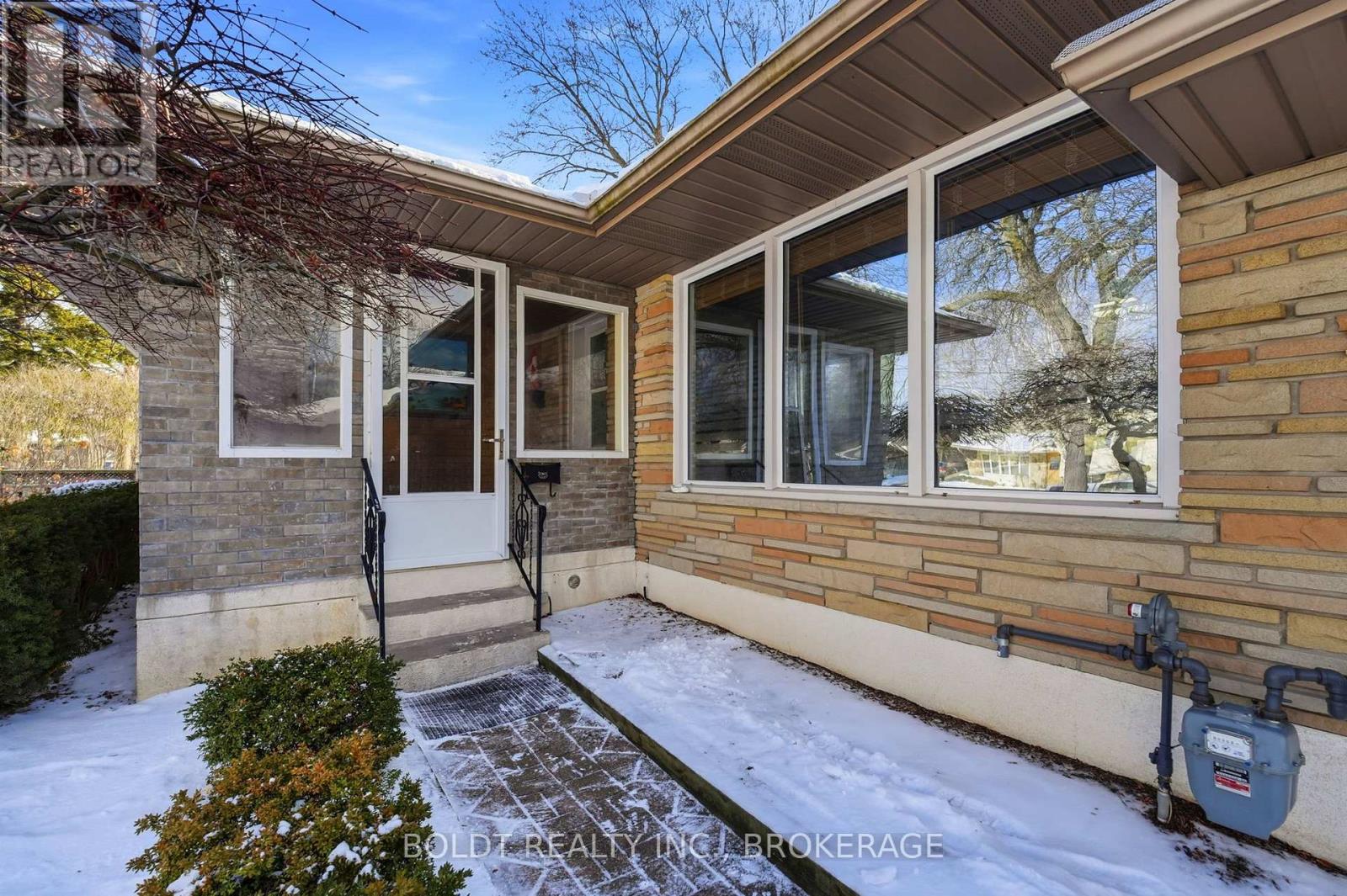 32 Old Oxford Road, St. Catharines, Ontario  L2M 2K1 - Photo 32 - X12724618