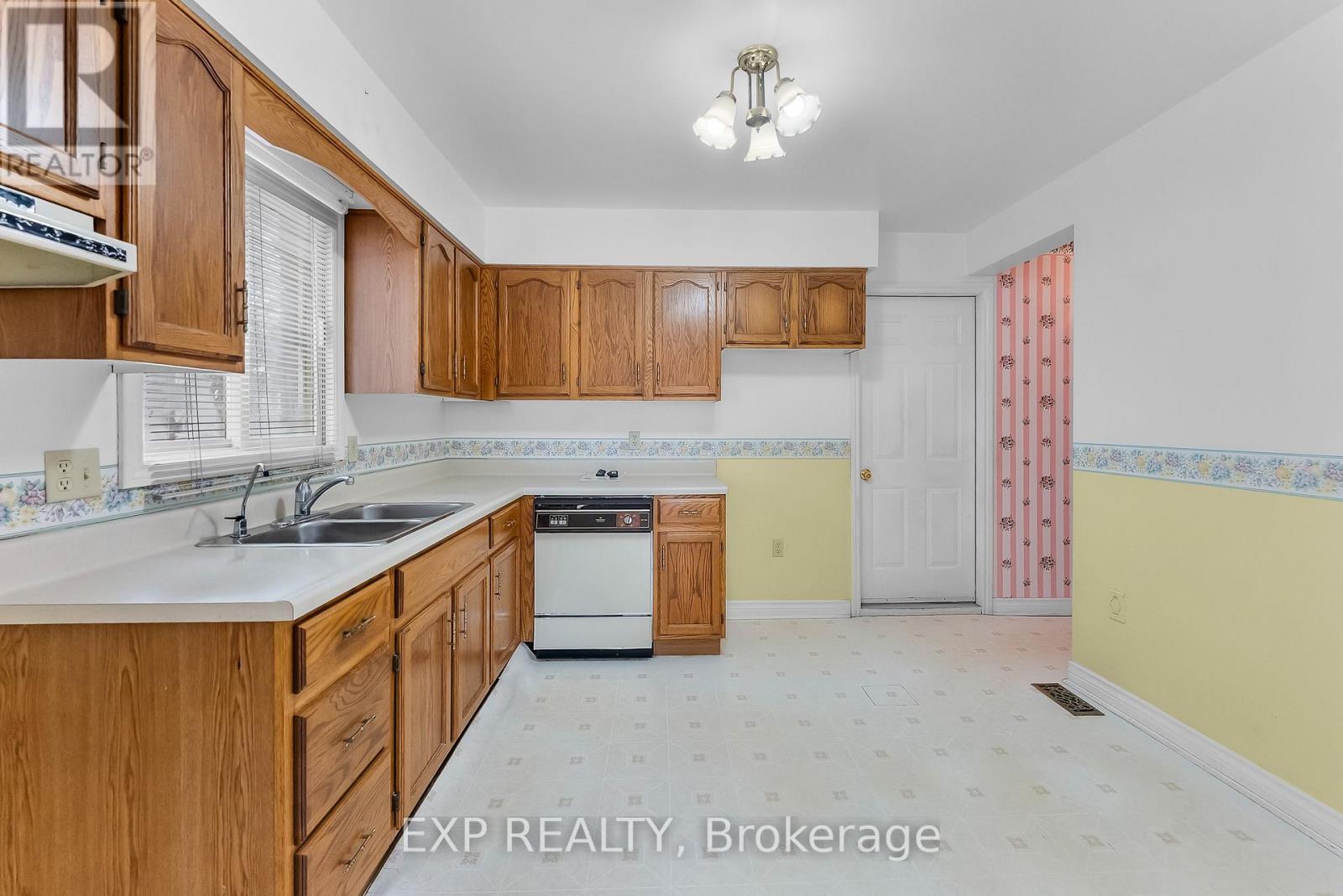 10 Heritage Court, St. Catharines, Ontario  L2S 3H8 - Photo 14 - X12724658