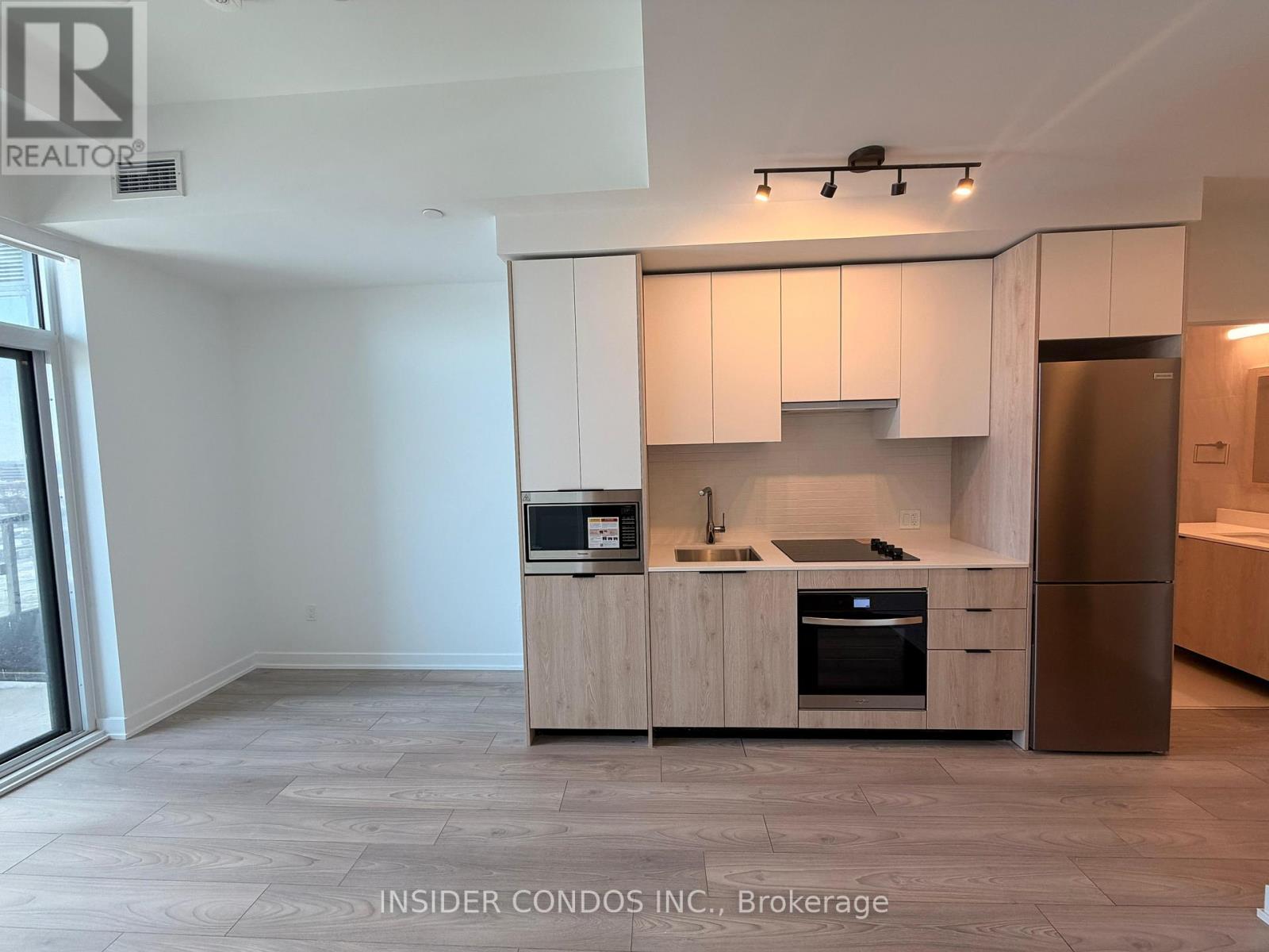 1016 - 1001 The Queensway, Toronto, Ontario  M8Z 6C7 - Photo 5 - W12715678