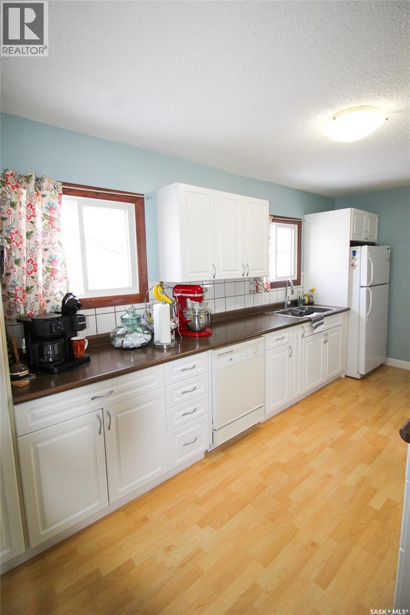 644 1st Street W, Shaunavon, Saskatchewan  S0N 2M0 - Photo 3 - SK027214