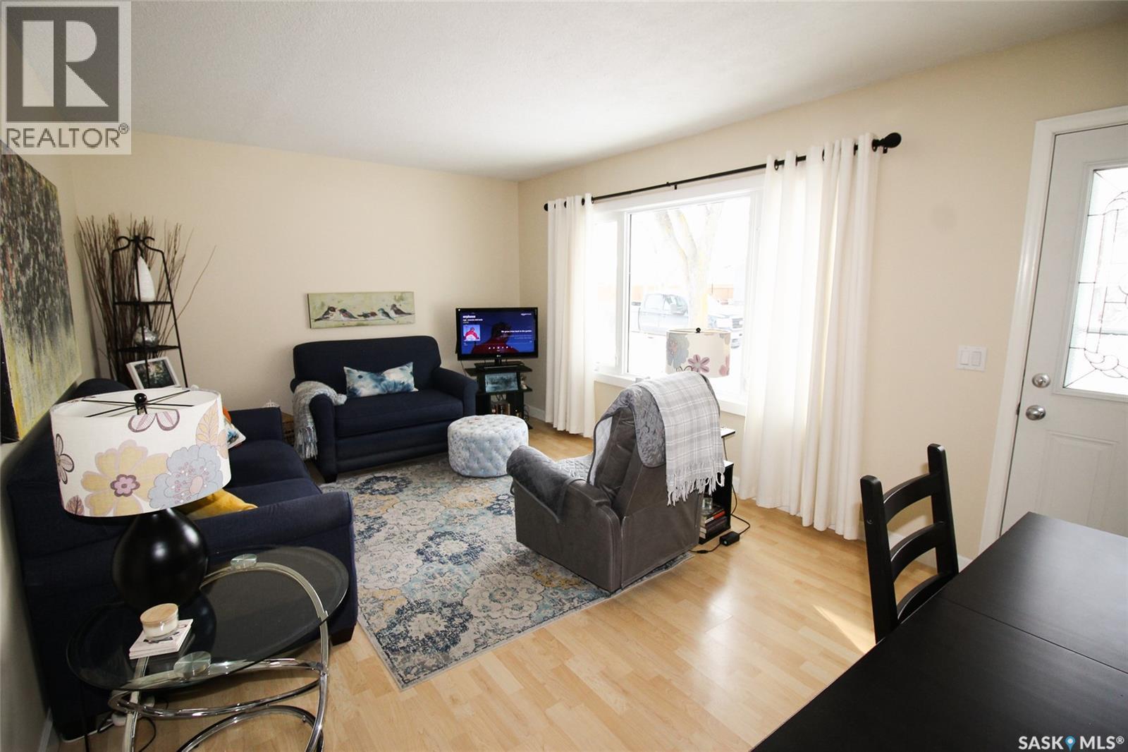 644 1st Street W, Shaunavon, Saskatchewan  S0N 2M0 - Photo 4 - SK027214