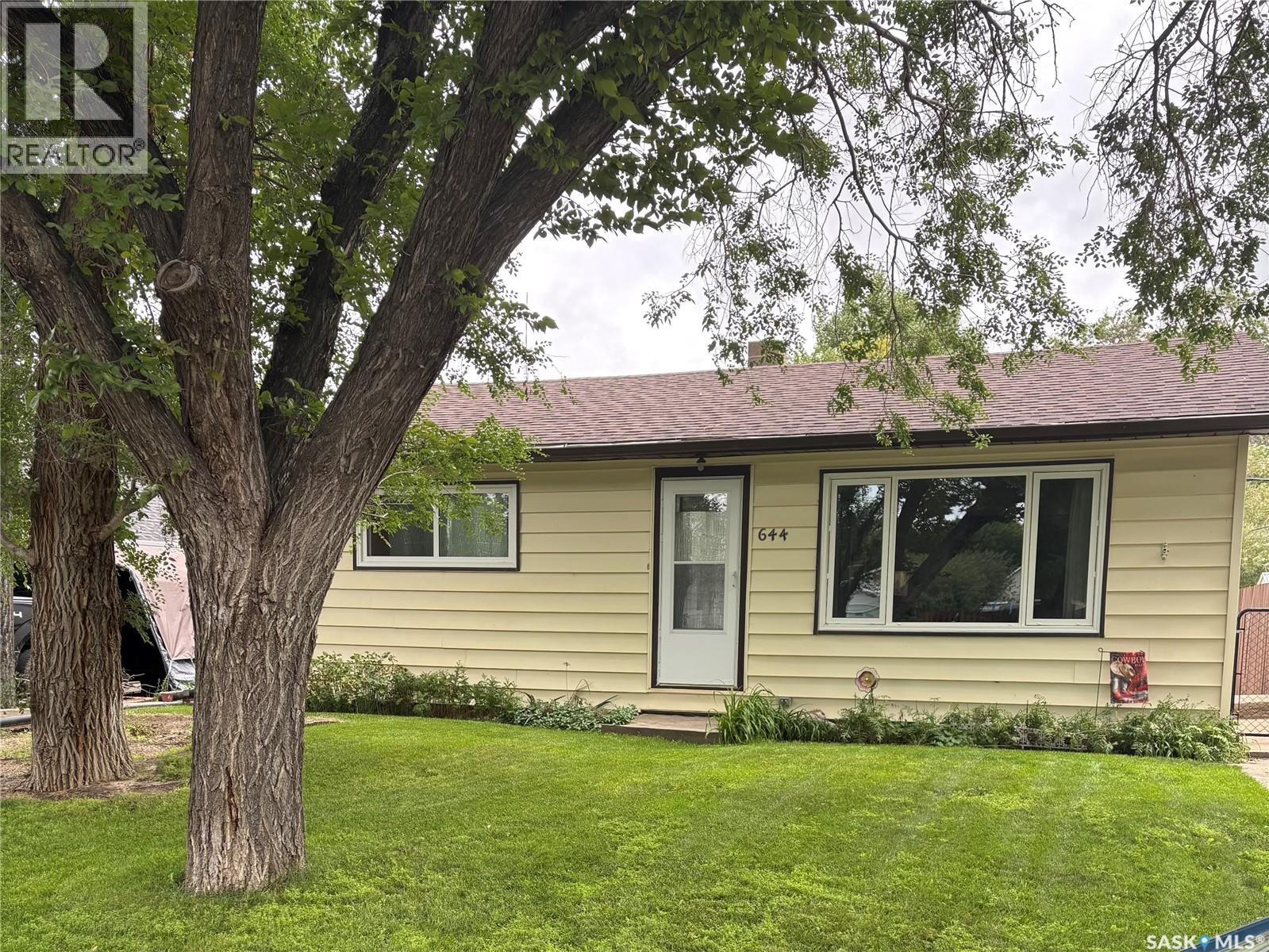 644 1st Street W, Shaunavon, Saskatchewan  S0N 2M0 - Photo 30 - SK027214