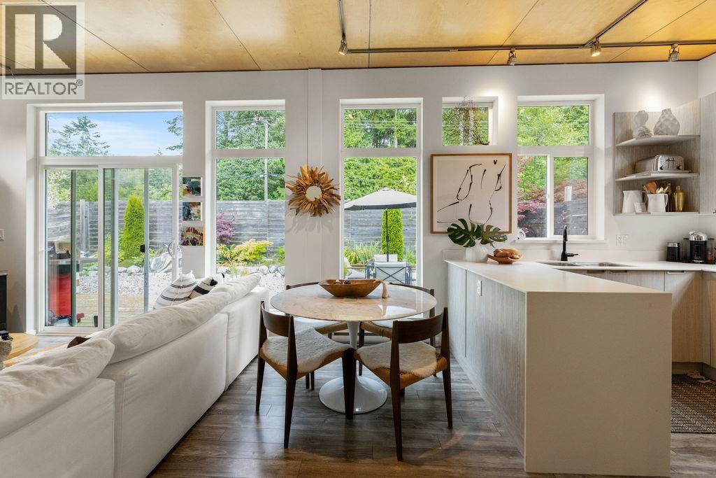 890 TROWER LANE, Gibsons, British Columbia