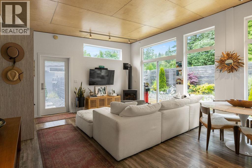 890 Trower Lane, Gibsons, British Columbia  V0N 1V7 - Photo 5 - R3046919