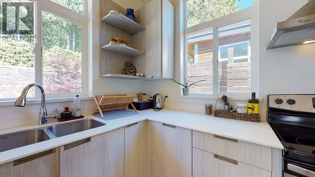 890 Trower Lane, Gibsons, British Columbia  V0N 1V7 - Photo 16 - R3046919