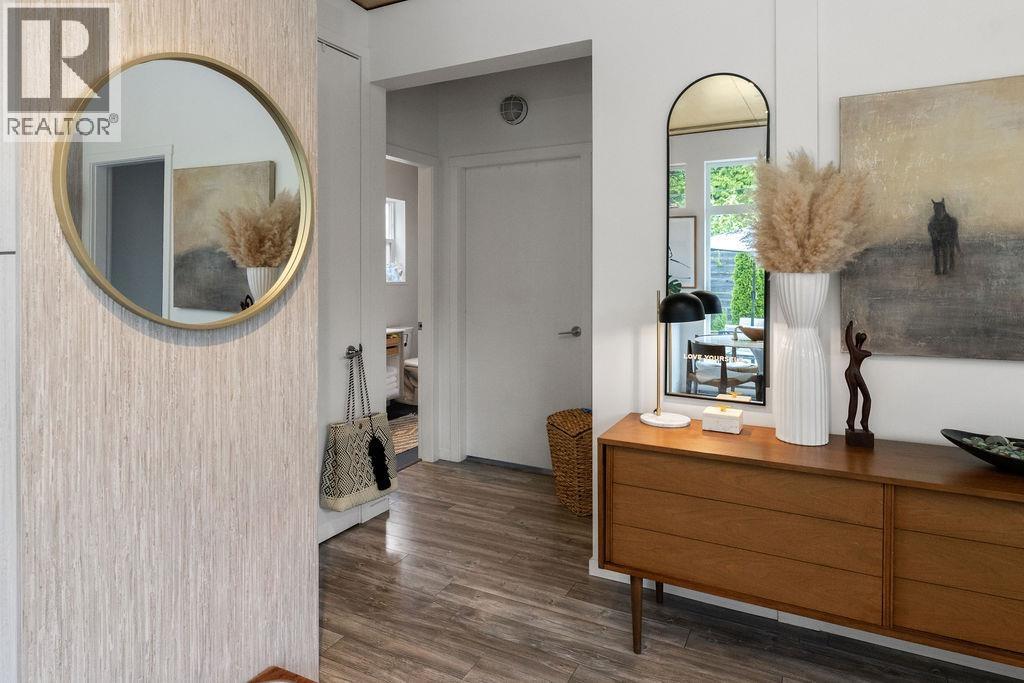 890 Trower Lane, Gibsons, British Columbia  V0N 1V7 - Photo 7 - R3046919