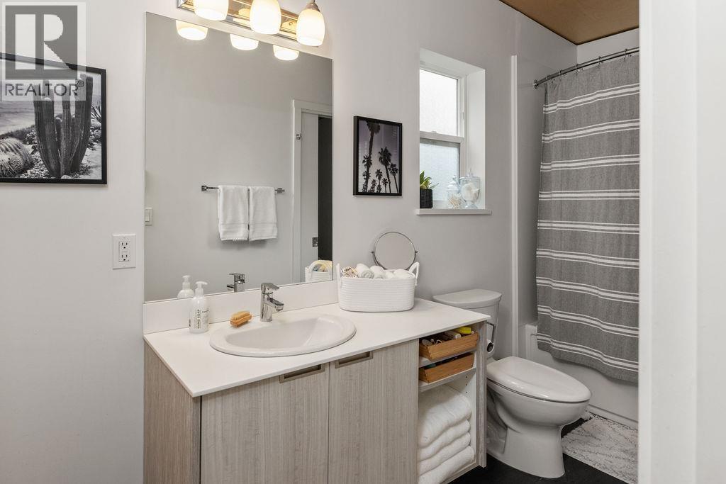 890 Trower Lane, Gibsons, British Columbia  V0N 1V7 - Photo 8 - R3046919