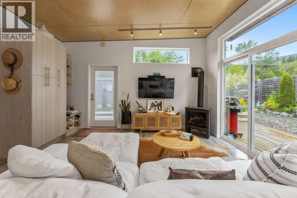 890 Trower Lane, Gibsons, British Columbia  V0N 1V7 - Photo 6 - R3046919