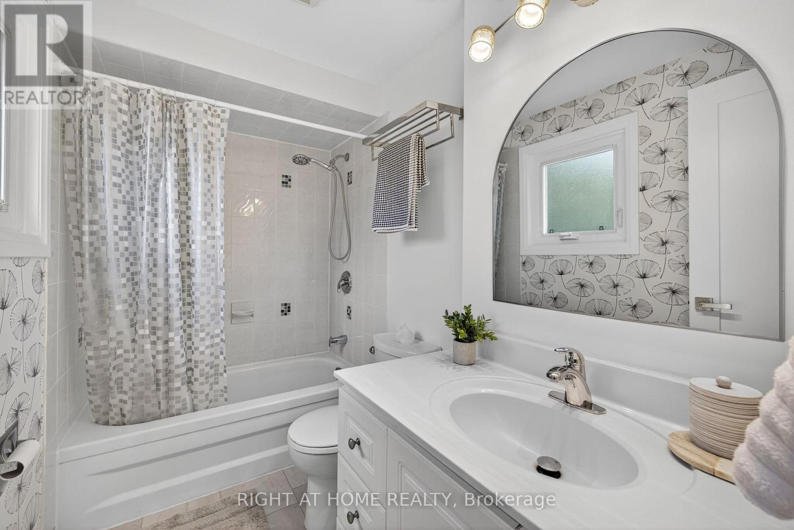 16 Mayvern Crescent, Richmond Hill, Ontario  L4C 5J4 - Photo 20 - N12724620