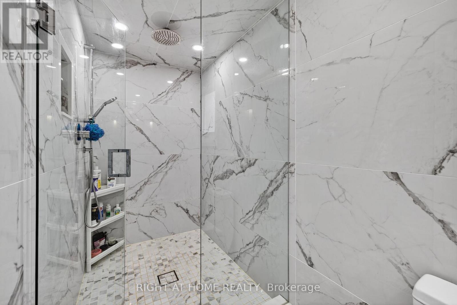 16 Mayvern Crescent, Richmond Hill, Ontario  L4C 5J4 - Photo 25 - N12724620