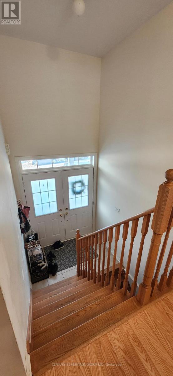 21 Matthewson Avenue, Bradford West Gwillimbury, Ontario  L3Z 0P3 - Photo 2 - N12724670