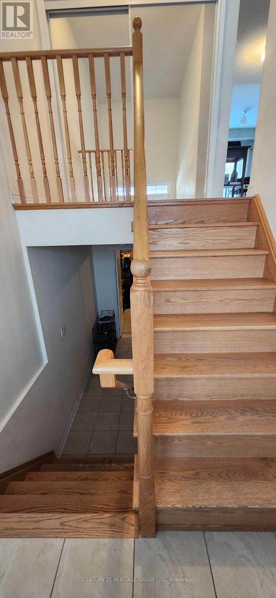 21 Matthewson Avenue, Bradford West Gwillimbury, Ontario  L3Z 0P3 - Photo 3 - N12724670