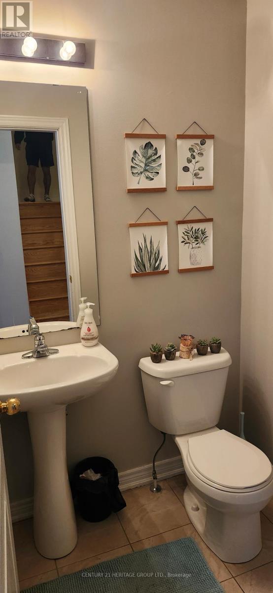 21 Matthewson Avenue, Bradford West Gwillimbury, Ontario  L3Z 0P3 - Photo 4 - N12724670