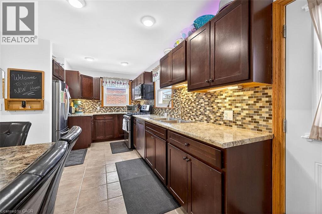 336 East 16th Street, Hamilton, Ontario  L9A 4J9 - Photo 8 - 40800573