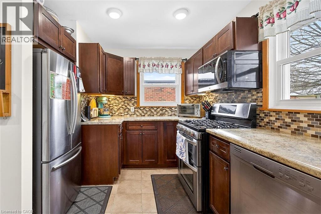 336 East 16th Street, Hamilton, Ontario  L9A 4J9 - Photo 9 - 40800573