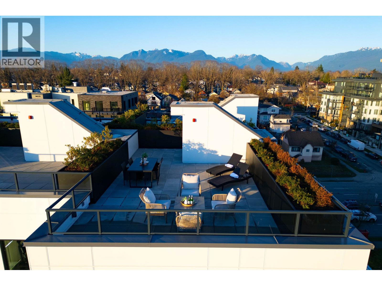 606 2268 E BROADWAY, Vancouver, British Columbia